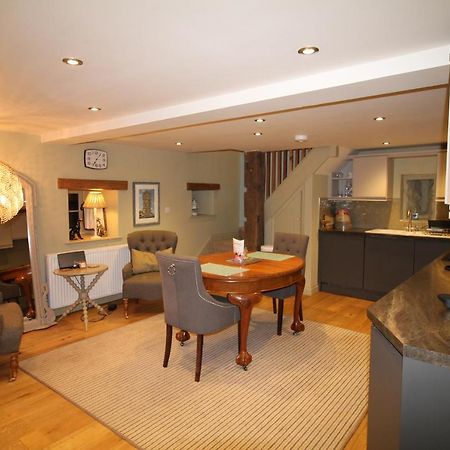 The Coach House Villa Whitby Ngoại thất bức ảnh
