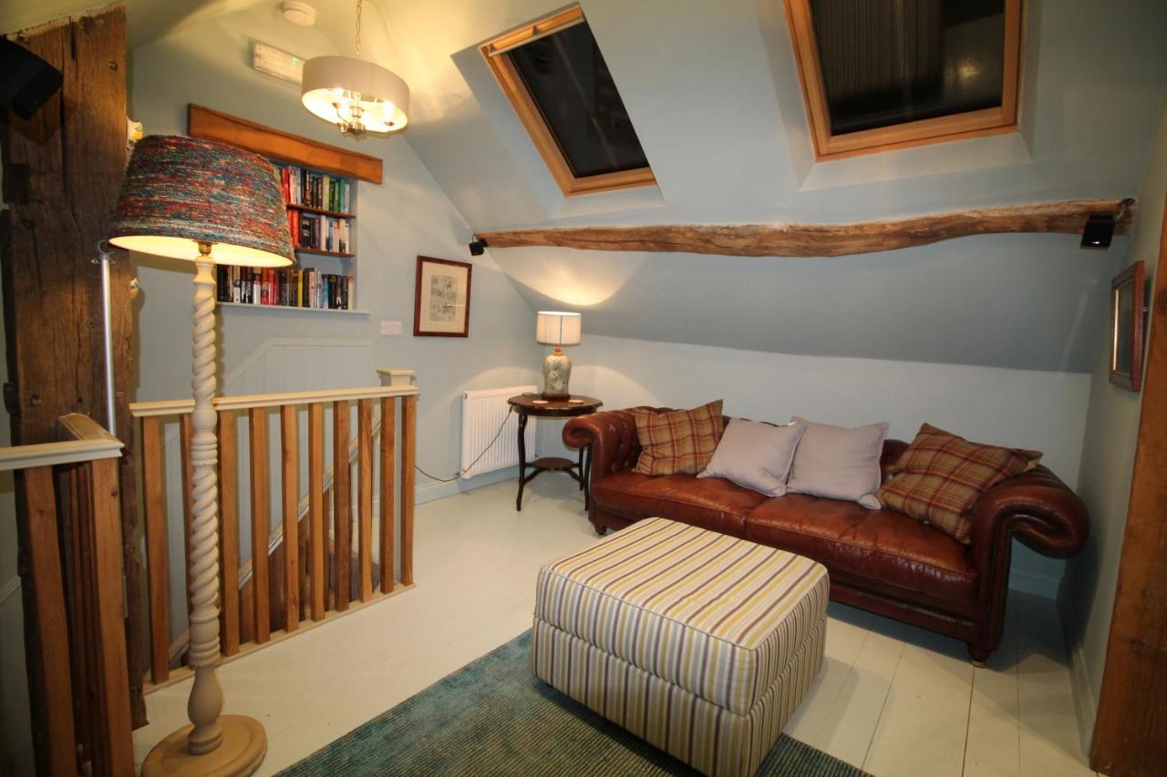 The Coach House Villa Whitby Ngoại thất bức ảnh