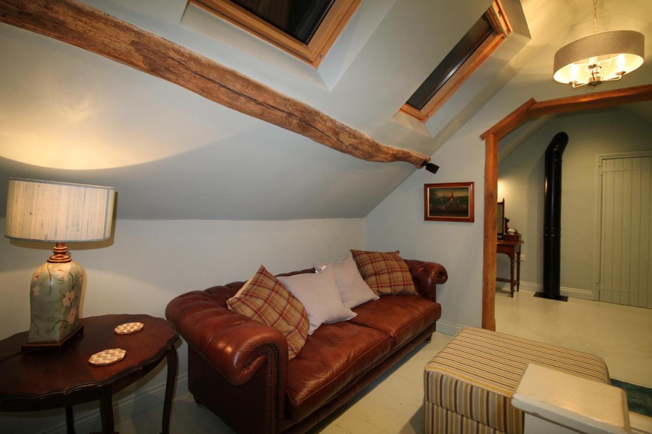 The Coach House Villa Whitby Ngoại thất bức ảnh